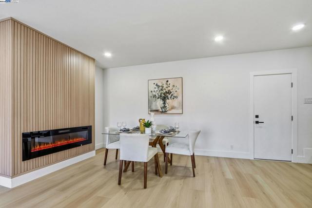 32252 Coronation dr, Union City CA: https://media.crmls.org/mediaz/bcbd924d-235f-4a33-a37a-6ce21198d2ce.jpg