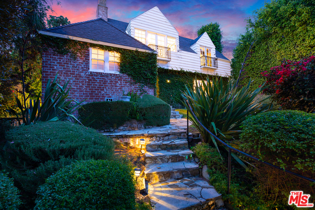 8545 FRANKLIN Avenue, Los Angeles CA: https://media.crmls.org/mediaz/bcbe3a32-4fa5-42ed-9e42-d4224ca40d76.jpg