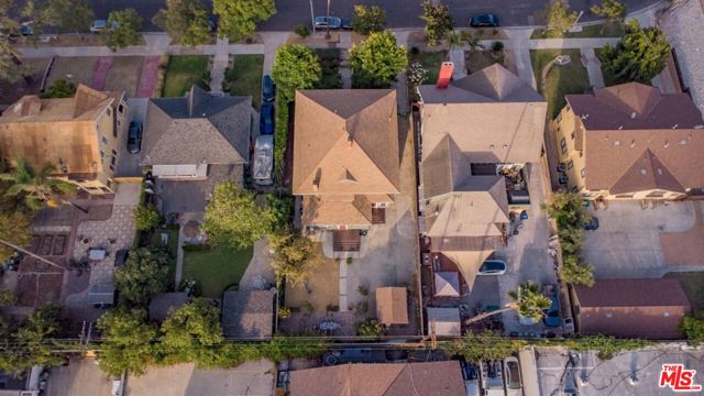 2057 S Oxford Avenue, Los Angeles CA: https://media.crmls.org/mediaz/bcbe7e65-c4ba-43fb-9e5a-98f535db14e8.jpg