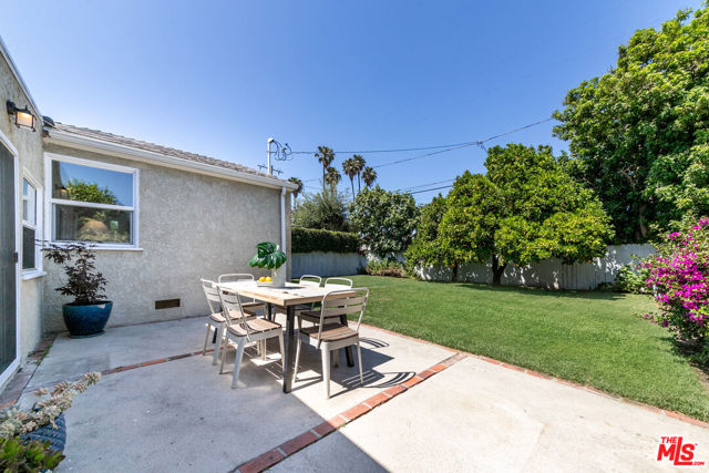 2722 Granville Avenue, Los Angeles CA: https://media.crmls.org/mediaz/bcbe9461-7080-4b1a-b3b8-5b0131d83b6a.jpg