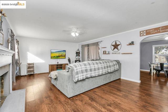 1711 D St, Antioch CA: https://media.crmls.org/mediaz/bcbebc60-4ce2-40e7-87ea-43e98db9f766.jpg