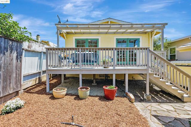 906 Carmel Ave, Albany CA: https://media.crmls.org/mediaz/bcbf30ce-c9a9-4246-962d-4c39ce3b6f02.jpg