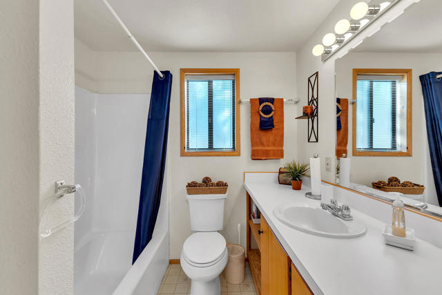 52402 Pine Ridge Road, Idyllwild CA: https://media.crmls.org/mediaz/bcbf6543-344f-4794-86d4-c5a90a0b4d99.jpg