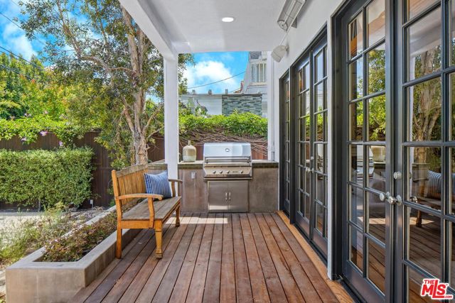 732 Via De La Paz, Pacific Palisades CA: https://media.crmls.org/mediaz/bcc006c5-d194-48a9-a45e-43d3fb7d137e.jpg