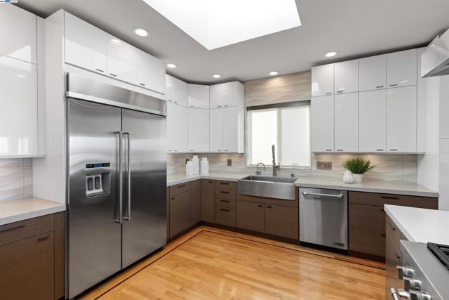 674 Corona Dr, Pacifica CA: https://media.crmls.org/mediaz/bcc03066-ca22-4f41-a43b-0a2038d65ebe.jpg