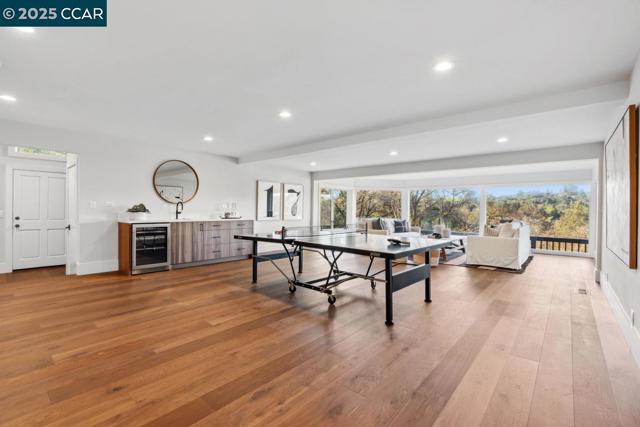 625 Sky Hy Cir, Lafayette CA: https://media.crmls.org/mediaz/bcc0b0da-8777-4bde-beee-a3effd87749a.jpg