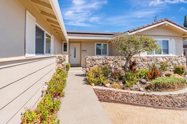 1494 Stone Creek Drive, San Jose CA: https://media.crmls.org/mediaz/bcc0de9d-bf0e-4457-b72d-e48d4bfed669.jpg