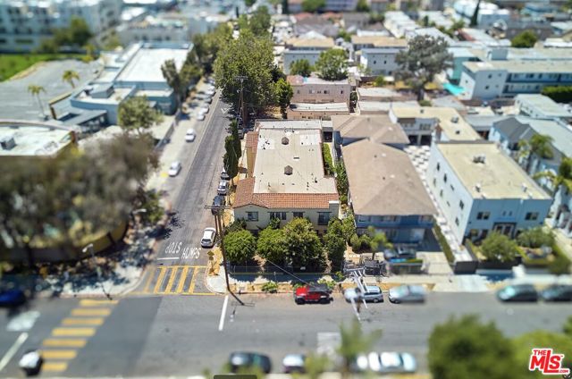 1151 N Kingsley Drive, Los Angeles CA: https://media.crmls.org/mediaz/bcc0eac4-2555-409d-903b-54d86f8ba335.jpg