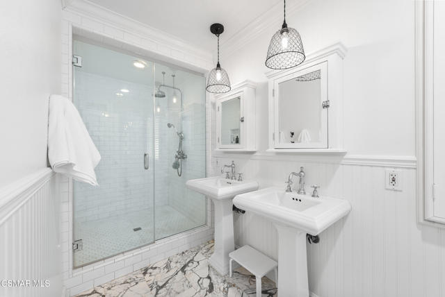 1211 Ridgecrest Place, Westlake Village CA: https://media.crmls.org/mediaz/bcc1cfc7-4f12-4076-b701-3d733c401030.jpg