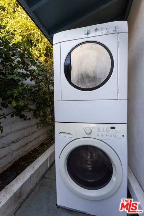 8023 Clinton Street, Los Angeles CA: https://media.crmls.org/mediaz/bcc1d819-dd2e-42de-b44d-2ffa9457fe9c.jpg