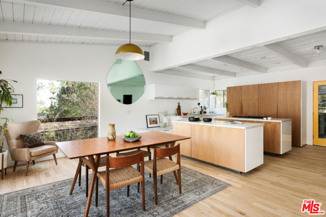 5911 Canyon Heights Lane, Los Angeles CA: https://media.crmls.org/mediaz/bcc1f70c-0981-4794-b292-2b9056f00f1b.jpg