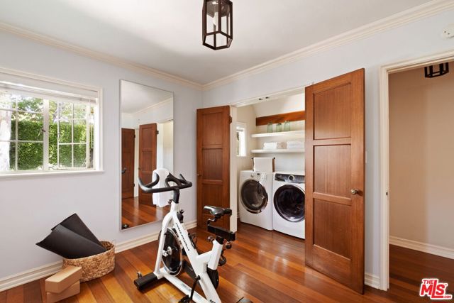 143 S Muirfield Road, Los Angeles CA: https://media.crmls.org/mediaz/bcc20582-d3a6-43e7-8394-6f8229f0c60e.jpg