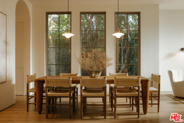 4209 Vantage Avenue, Studio City CA: https://media.crmls.org/mediaz/bcc21c5a-ea3c-4979-bca8-60bb529b903c.jpg