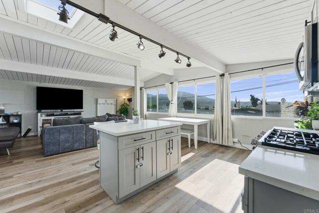 Detail Gallery Image 5 of 25 For 9838 Ivanho St, Spring Valley,  CA 91977 - 3 Beds | 1 Baths