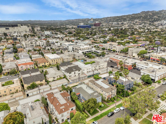 123 N Harper Avenue, Los Angeles CA: https://media.crmls.org/mediaz/bcc22ac4-1e75-457b-a819-cad81060a21c.jpg