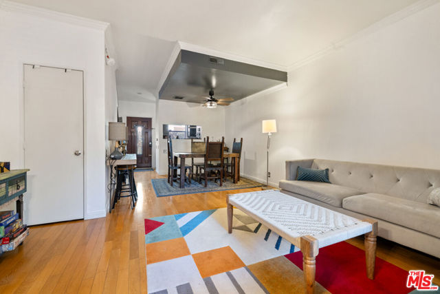 14256 Victory Boulevard, Van Nuys CA: https://media.crmls.org/mediaz/bcc25672-7360-47b2-941a-e0fb8d9c18fa.jpg