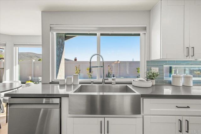 Detail Gallery Image 13 of 37 For 7310 Esfera St, Carlsbad,  CA 92009 - 4 Beds | 3 Baths