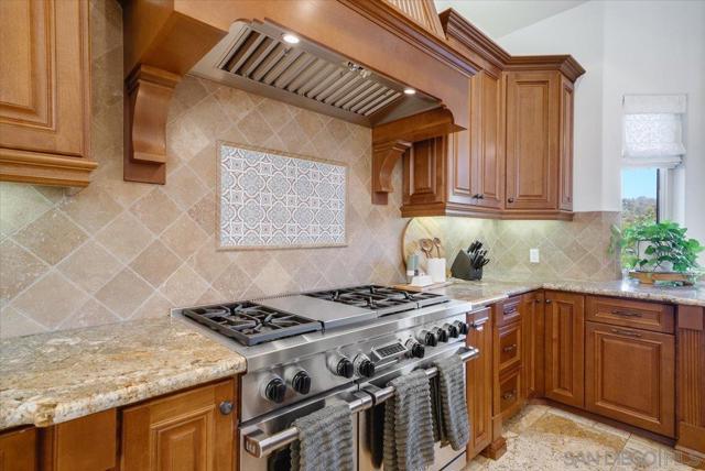 15397 Rock Creek Ln, El Cajon CA: https://media.crmls.org/mediaz/bcc2d1f8-3cf2-4391-8cb7-286511932a81.jpg