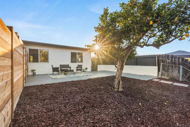 3811 Boren St, San Diego CA: https://media.crmls.org/mediaz/bcc30f4a-03e0-45f9-bbc4-b10728bee890.jpg