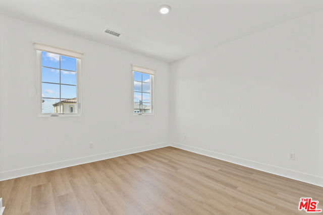 20723 W Deer Grass Court, Porter Ranch CA: https://media.crmls.org/mediaz/bcc3b8ef-a166-4622-936b-a5725adc52a0.jpg