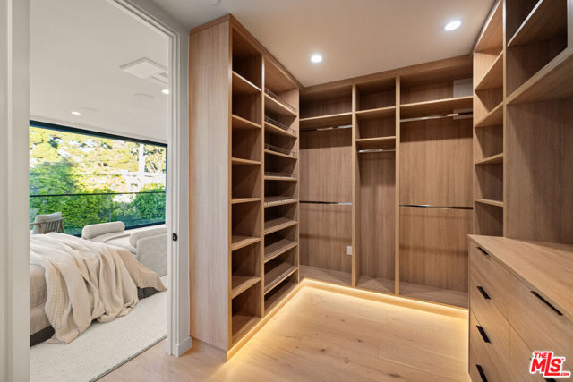 615 23rd Street, Santa Monica CA: https://media.crmls.org/mediaz/bcc3e21b-64c6-477f-a2d4-aff3712f8601.jpg