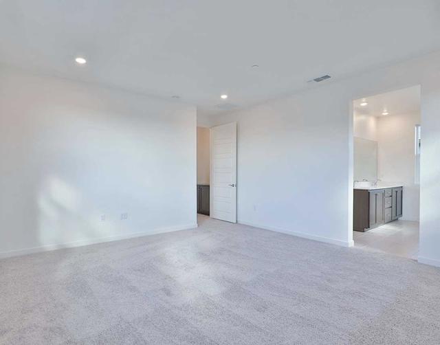 5712 Lake Club Drive, Fairfield CA: https://media.crmls.org/mediaz/bcc44d7b-b1a3-4c1c-aa75-f9921717e518.jpg