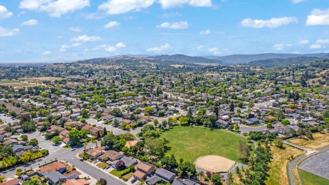 540 La Crosse Drive, Morgan Hill CA: https://media.crmls.org/mediaz/bcc4c807-b6d2-490f-97a2-2e3ac206d786.jpg