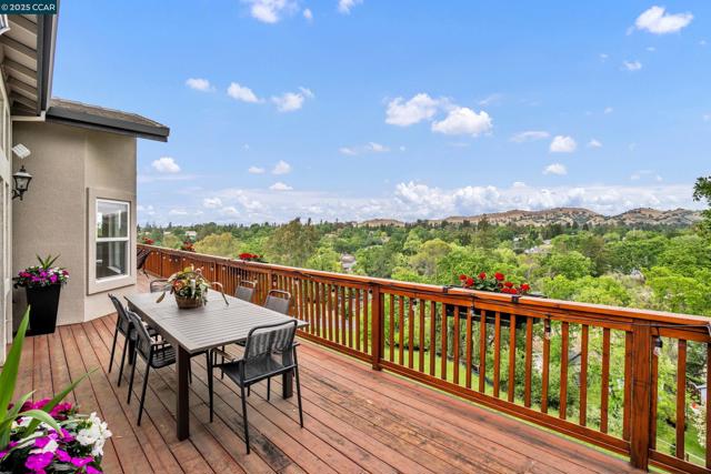 628 Sugarloaf Ct, Walnut Creek CA: https://media.crmls.org/mediaz/bcc4c884-f95d-4831-b24c-573ac91ea18c.jpg