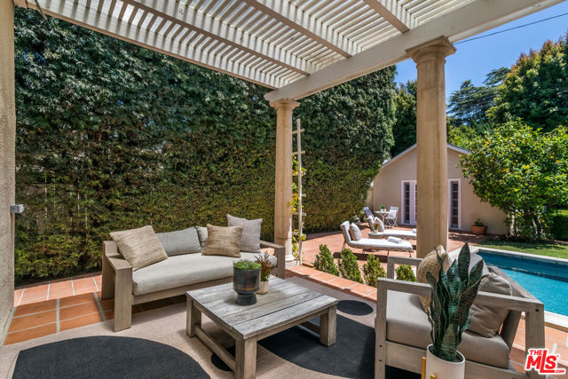 1622 N Orange Grove Avenue, Los Angeles CA: https://media.crmls.org/mediaz/bcc50c5d-2b85-4934-bd76-dee8d5dd45c4.jpg