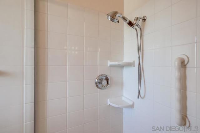 5215 Palmyra Ave, San Diego CA: https://media.crmls.org/mediaz/bcc525b6-3abc-4862-97ce-e792963b4763.jpg