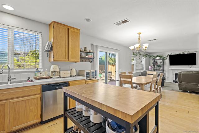 5954 Vista Santa Catarina, San Diego CA: https://media.crmls.org/mediaz/bcc53a40-f857-43f7-9690-a9a18900f121.jpg