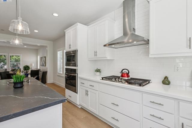 2145 Linden St, Livermore CA: https://media.crmls.org/mediaz/bcc561c8-c7e3-4815-908b-5d1f5501ba5e.jpg