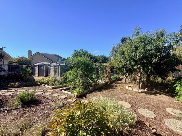 22720 Picador Drive, Salinas CA: https://media.crmls.org/mediaz/bcc56258-b86b-481c-bb08-0a4b305e155c.jpg