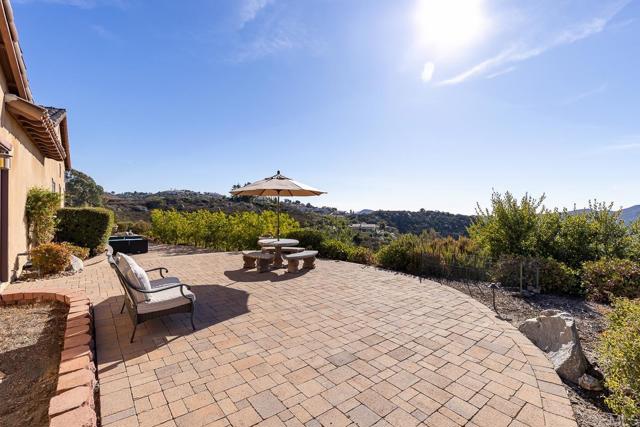 29472 Welk Highland Dr., Escondido CA: https://media.crmls.org/mediaz/bcc5b635-e3f7-4de8-b8a8-3c479339139b.jpg