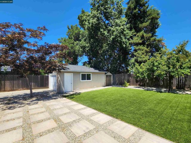 1818 Granada Dr, Concord CA: https://media.crmls.org/mediaz/bcc5d954-b522-4102-8c47-b5b9b959d1e6.jpg