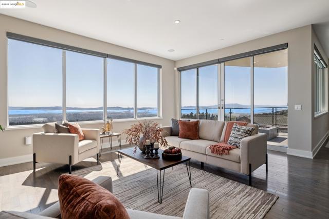 25 Diablo Dr, Oakland CA: https://media.crmls.org/mediaz/bcc5e99f-4a69-42f8-b0e2-4934c8a687c5.jpg