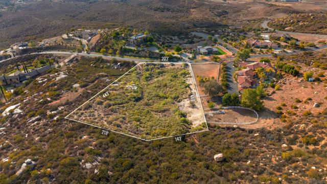 87 Presilla Dr, Jamul CA: https://media.crmls.org/mediaz/bcc66bc9-6e24-4d05-a532-6570c1ee07ef.jpg