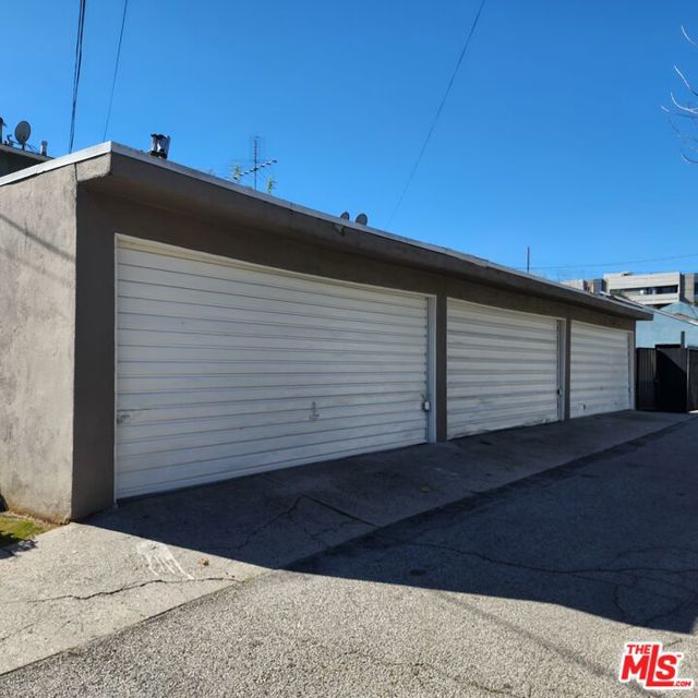 11667 Chandler Boulevard photo 3
