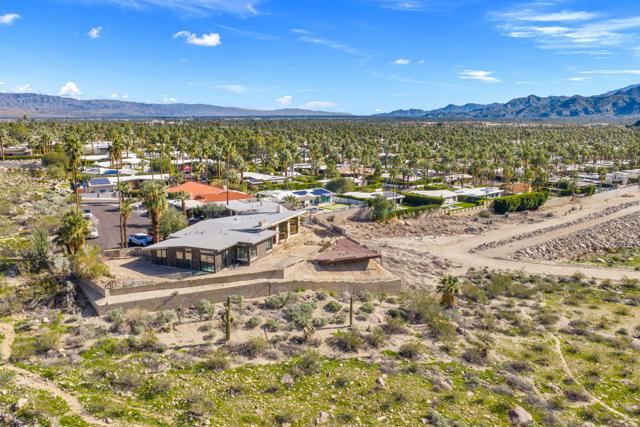 1133 W Dolores Court, Palm Springs CA: https://media.crmls.org/mediaz/bcc6b2bc-74cd-4be6-aed7-3541165e3137.jpg