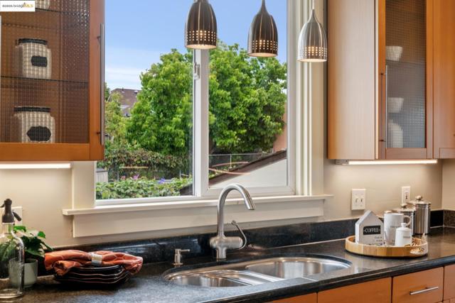 1193 64Th St, Oakland CA: https://media.crmls.org/mediaz/bcc71ec5-d372-4214-81d7-2c276490f1a6.jpg