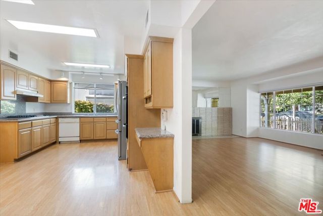 4210 Alcove Avenue, Studio City CA: https://media.crmls.org/mediaz/bcc72885-e7c8-47b0-b5c0-491242677e38.jpg