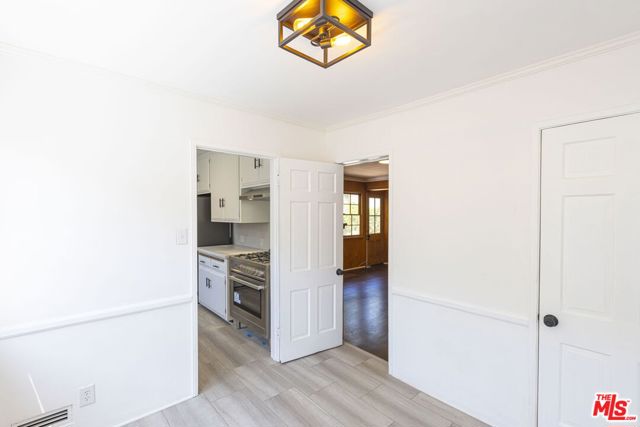 2547 Canyon Drive, Los Angeles CA: https://media.crmls.org/mediaz/bcc7290a-1f4f-4665-b65b-11df5faabff3.jpg