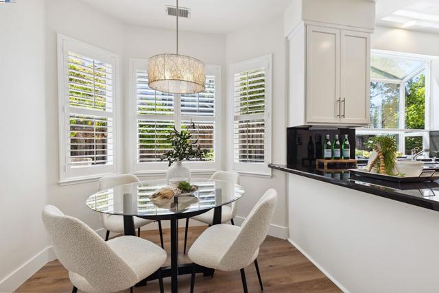 1687 Silverwood Ct, Danville CA: https://media.crmls.org/mediaz/bcc7c005-d7a4-4a1d-9aa8-d8b4811062e7.jpg