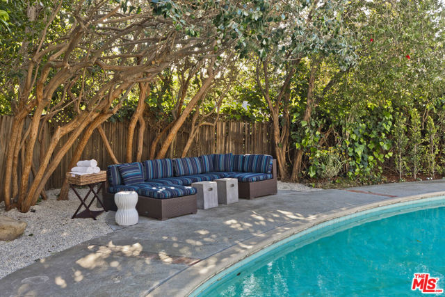4219 Saugus Avenue, Sherman Oaks CA: https://media.crmls.org/mediaz/bcc84849-df14-4656-b932-f5cc7661c03e.jpg