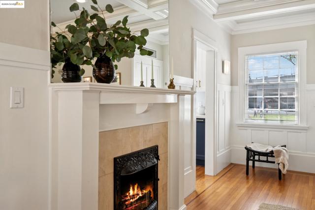 485 Hardy St, Oakland CA: https://media.crmls.org/mediaz/bcc8caa6-8368-4a08-993a-8aa206c3cd13.jpg