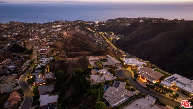 Drew Fenton | 1058 Vista Grande Drive Pacific Palisades CA | MLS: 7137758