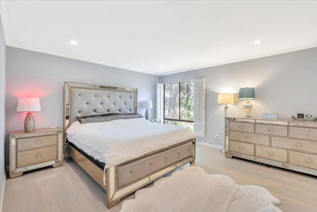 8 admiral, Emeryville CA: https://media.crmls.org/mediaz/bcc8df60-a7a4-4c34-9bde-a1b80b877c31.jpg