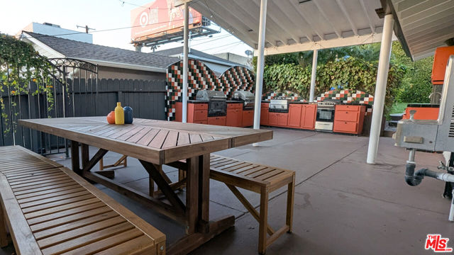 4925 W 20th Street, Los Angeles CA: https://media.crmls.org/mediaz/bcc9e84e-30e8-45b7-9adf-b0b317b2aea6.jpg