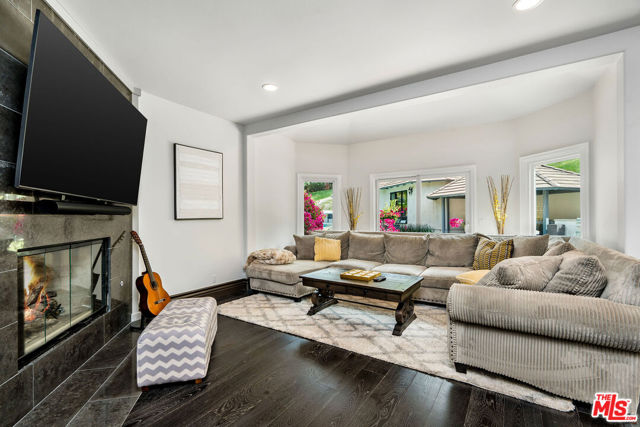 204 Bell Canyon Road, Bell Canyon CA: https://media.crmls.org/mediaz/bcc9f756-b767-4e76-9ea0-4a86a9e1a7c6.jpg