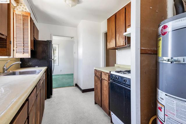 1427 65Th Ave, Oakland CA: https://media.crmls.org/mediaz/bcc9ff97-f455-4928-a128-7c6b11ddee9e.jpg